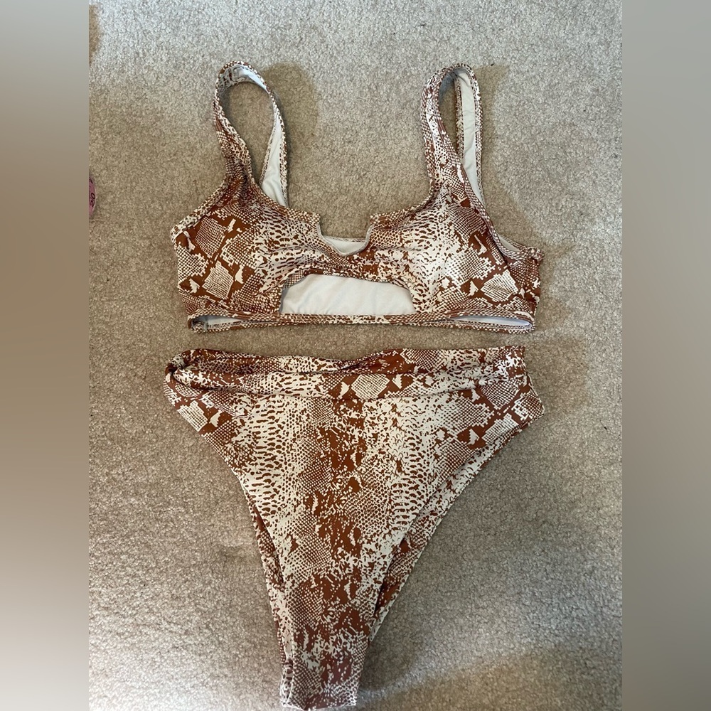 Chic Snake Print Bikini Set - Picture 4 of 10